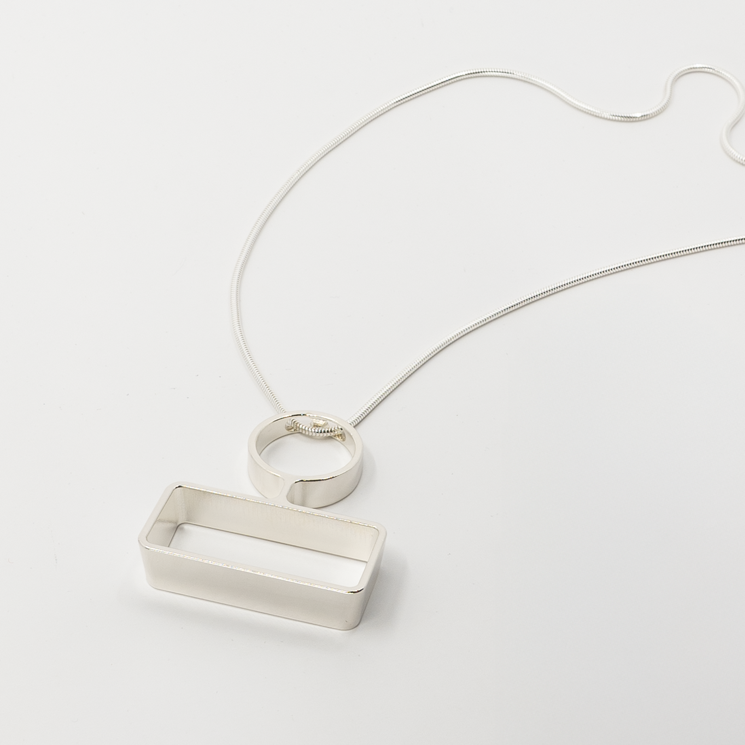 VIEWFINDER - PENDANT RING BY STUDIOMAMA