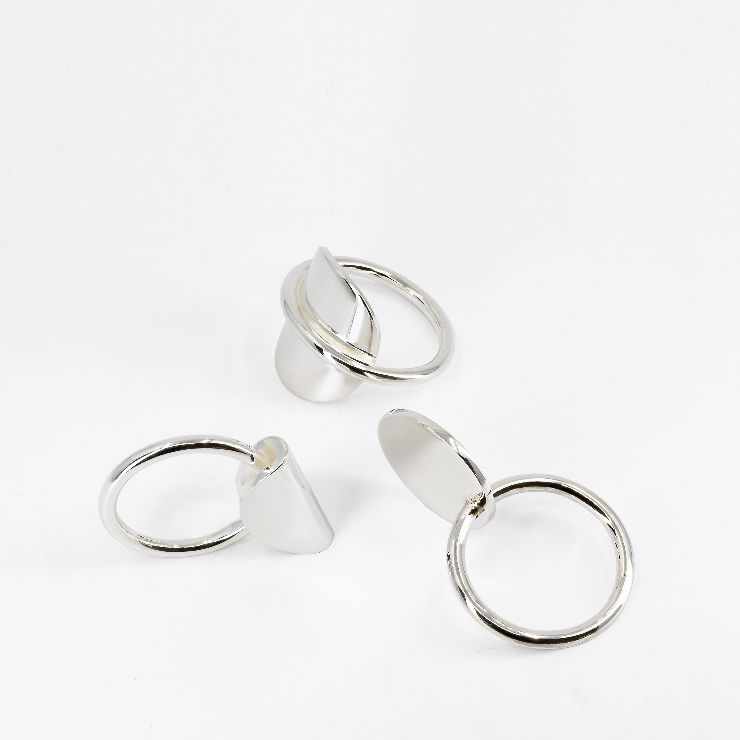 DISK RING BY SEBASTIAN BERGNE